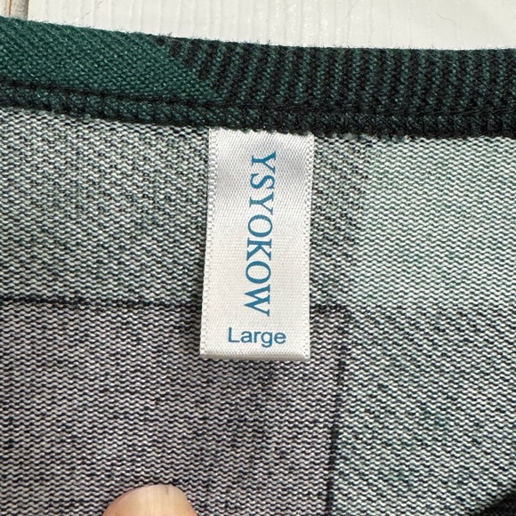 Checkered Top - Picture 2 of 3